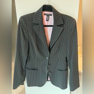 Laundry by Shelli Segal. Black light pink pinstripe blazer. Size 6